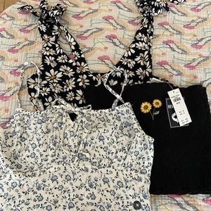 🌻 NWT Hollister Crop Top Bundle!! 💙